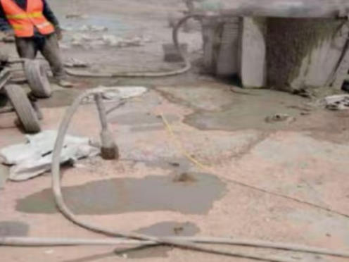 乌兰浩特水泥混凝土路面板底注浆技术 路面脱空注浆整治方案